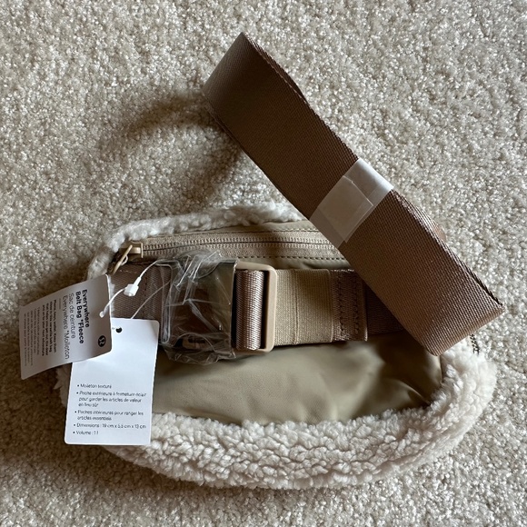 NWT Lululemon Off White Fleece Everywhere Belt Bag - Picture 2 of 2
